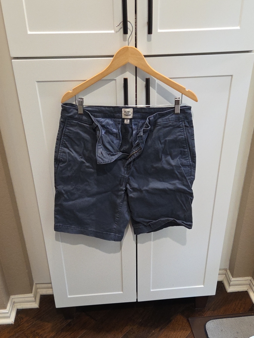 Men's Flat Front Chino Shorts in Navy - Flint and Tinder 9 Inch Inseam